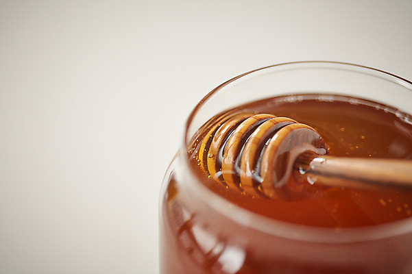 포토 JPG 스튜디오촬영 음식 백그라운드 유리병 실내 근접촬영 사람없음 꿀 꿀단지 벌꿀 허니디퍼 국내포토 뷰포인트 병_용기 내부 도구 파일형식