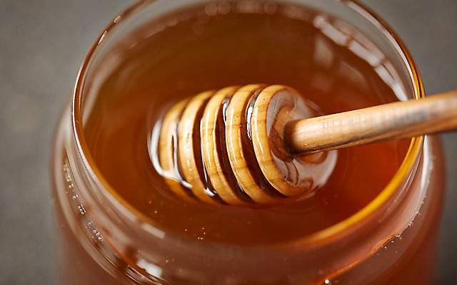 포토 JPG 스튜디오촬영 음식 백그라운드 유리병 실내 근접촬영 사람없음 꿀 꿀단지 벌꿀 허니디퍼 국내포토 뷰포인트 병_용기 내부 도구 파일형식