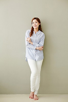 포토 JPG 스튜디오촬영 전신 우먼라이프 라이프스타일 여자 모션 휴식 실내 한명 서기 미소 사람 동양인 손짓 성인 앞모습 30대 기댐 한국인 여자만 여자한명만 성인여자만 성인한명만 성인여자한명만 장년만 장년여자만 장년여자한명만 성인만 국내포토 1 뷰포인트 컨셉 표정 인종 내부 생활 장년 파일형식