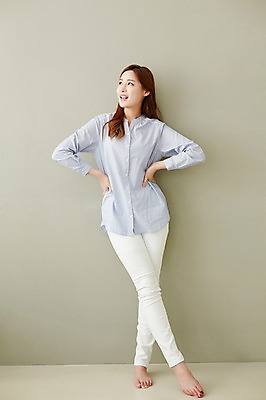 포토 JPG 스튜디오촬영 전신 우먼라이프 라이프스타일 응시 여자 허리손 모션 휴식 실내 한명 서기 미소 사람 동양인 손짓 성인 앞모습 30대 기댐 한국인 다리꼬기 여자만 여자한명만 성인여자만 성인한명만 성인여자한명만 장년만 장년여자만 장년여자한명만 성인만 국내포토 1 시선 뷰포인트 포즈 컨셉 표정 인종 내부 생활 장년 파일형식