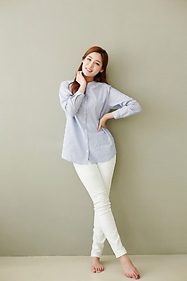 포토 JPG 스튜디오촬영 전신 우먼라이프 라이프스타일 여자 허리손 모션 휴식 실내 한명 서기 미소 사람 동양인 손짓 성인 앞모습 30대 기댐 한국인 여자만 여자한명만 성인여자만 성인한명만 성인여자한명만 장년만 장년여자만 장년여자한명만 성인만 국내포토 1 뷰포인트 포즈 컨셉 표정 인종 내부 생활 장년 파일형식