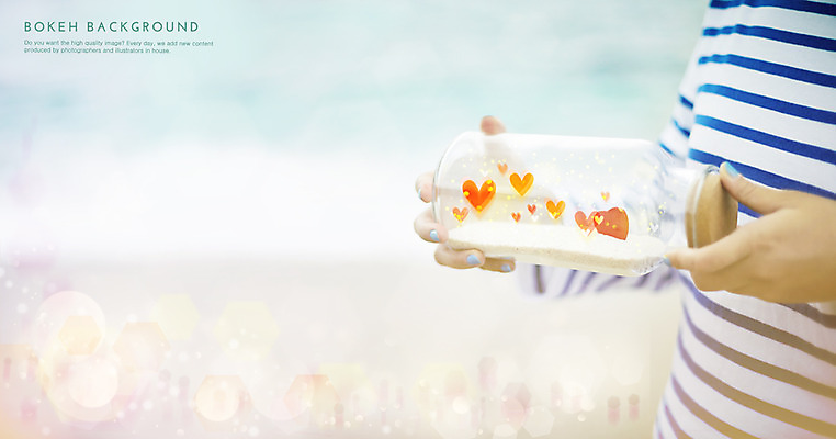 PSD 편집이미지 손 백그라운드 포토일러 유리병 한명 들기 사람 신체부위 하트 원형 보케 이미지편집 모양 도형 1 모션 병_용기 파일형식