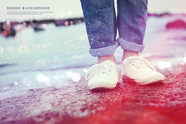 PSD 편집이미지 백그라운드 신발 포토일러 한명 서기 사람 해변 신체부위 하반신 청바지 다리 원형 보케 육각형 블러 이미지편집 도형 1 바다 바지 모션 파일형식