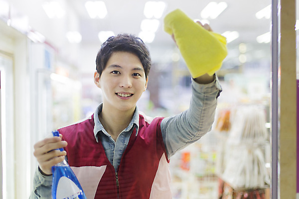 포토 JPG 남자 대학생 모션 한국 실내 한명 서기 미소 들기 사람 동양인 상반신 20대 청년 성인 앞모습 제주도 한국인 청소도구 아르바이트 편의점 남자만 남자한명만 성인남자만 청년만 청년남자만 청년남자한명만 성인한명만 성인남자한명만 성인만 최저임금 비정규직 국내포토 1 학생 아시아 뷰포인트 비즈니스 표정 인종 내부 경제 상점 도구 청소 파일형식