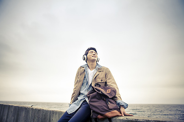 포토 JPG 주간 라이프스타일 남자 여유 음악 바다 맨라이프 여행 모션 하늘 휴식 한국 한명 미소 사람 앉기 동양인 상반신 20대 성인 야외 제주도 눈감음 헤드셋 듣기 한국인 자유 남자만 남자한명만 성인남자만 청년만 청년남자만 청년남자한명만 성인한명만 성인남자한명만 성인만 국내포토 자연요소 1 감정 아시아 음향기기 컨셉 문화예술 표정 인종 청년 생활 헤드폰 파일형식