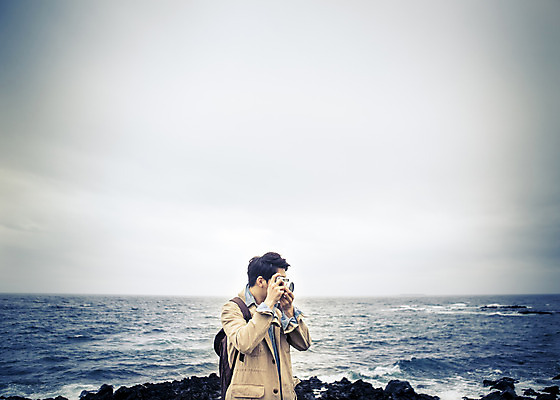 포토 JPG 주간 라이프스타일 남자 여유 바다 맨라이프 여행 모션 하늘 휴식 한국 한명 서기 들기 사람 동양인 상반신 20대 성인 야외 옆모습 제주도 카메라 사진촬영 한국인 자유 기념사진 찍기 남자만 남자한명만 성인남자만 청년만 청년남자만 청년남자한명만 성인한명만 성인남자한명만 성인만 국내포토 자연요소 1 감정 아시아 뷰포인트 컨셉 인종 청년 생활 전자제품 촬영 파일형식