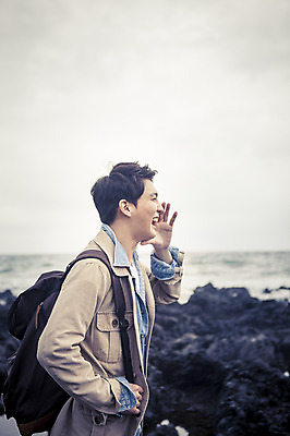포토 JPG 주간 라이프스타일 응시 남자 여유 바다 맨라이프 여행 모션 하늘 휴식 한국 한명 서기 사람 동양인 손짓 상반신 20대 성인 야외 옆모습 제주도 한국인 자유 돌_바위 바위 남자만 남자한명만 성인남자만 청년만 청년남자만 청년남자한명만 성인한명만 성인남자한명만 성인만 국내포토 자연요소 1 시선 감정 아시아 뷰포인트 컨셉 인종 청년 생활 파일형식