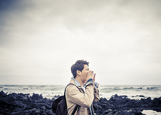 포토 JPG 주간 라이프스타일 남자 여유 바다 맨라이프 여행 모션 하늘 휴식 한국 한명 서기 사람 동양인 손짓 상반신 20대 성인 야외 옆모습 제주도 외침 한국인 자유 돌_바위 바위 남자만 남자한명만 성인남자만 청년만 청년남자만 청년남자한명만 성인한명만 성인남자한명만 성인만 국내포토 자연요소 1 감정 아시아 뷰포인트 컨셉 인종 청년 생활 소리 파일형식