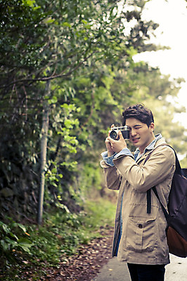포토 JPG 주간 나무 식물 라이프스타일 남자 여유 맨라이프 여행 모션 휴식 한국 한명 서기 들기 사람 동양인 상반신 20대 성인 야외 앞모습 제주도 카메라 사진촬영 산책 한국인 자유 기념사진 찍기 남자만 남자한명만 성인남자만 청년만 청년남자만 청년남자한명만 성인한명만 성인남자한명만 성인만 국내포토 자연요소 1 감정 아시아 뷰포인트 컨셉 인종 청년 생활 전자제품 촬영 파일형식