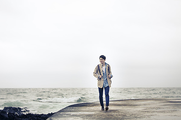 포토 JPG 주간 전신 라이프스타일 남자 여유 바다 맨라이프 여행 모션 하늘 휴식 한국 한명 서기 사람 동양인 20대 성인 야외 앞모습 제주도 한국인 자유 남자만 남자한명만 성인남자만 청년만 청년남자만 청년남자한명만 성인한명만 성인남자한명만 성인만 국내포토 자연요소 1 감정 아시아 뷰포인트 컨셉 인종 청년 생활 파일형식