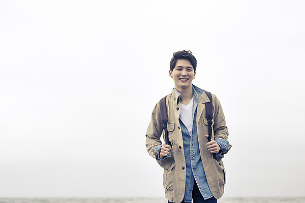 포토 JPG 주간 라이프스타일 남자 여유 바다 맨라이프 여행 모션 휴식 한국 한명 서기 미소 사람 동양인 상반신 20대 성인 야외 앞모습 제주도 한국인 자유 남자만 남자한명만 성인남자만 청년만 청년남자만 청년남자한명만 성인한명만 성인남자한명만 성인만 국내포토 자연요소 1 감정 아시아 뷰포인트 컨셉 표정 인종 청년 생활 파일형식