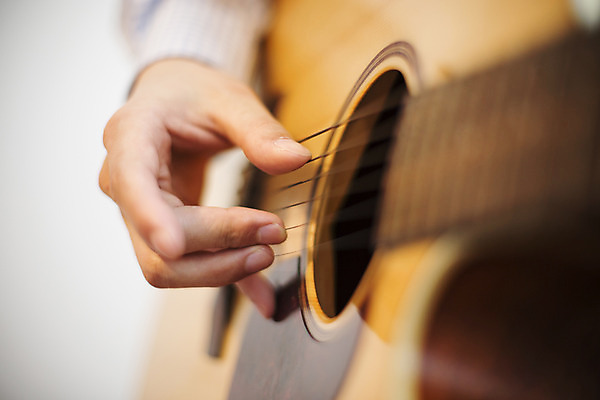 포토 JPG 라이프스타일 남자 여유 악기 맨라이프 손가락 모션 휴식 한국 실내 한명 들기 사람 동양인 손짓 20대 성인 취미 신체부위 제주도 한국인 기타 즐거움 안식처 청년만 성인한명만 성인만 국내포토 1 손 감정 아시아 음악 컨셉 현악기 인종 청년 내부 생활 파일형식