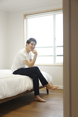 포토 JPG 전신 라이프스타일 남자 여유 음악 맨라이프 이어폰 노래 창문 모션 휴식 한국 실내 한명 사람 앉기 동양인 손짓 20대 성인 옆모습 제주도 침실 듣기 한국인 다리꼬기 침대 즐거움 남자만 남자한명만 성인남자만 청년만 청년남자만 청년남자한명만 성인한명만 성인남자한명만 성인만 국내포토 1 감정 아시아 뷰포인트 음향기기 가구 컨셉 문화예술 인종 청년 내부 생활 파일형식