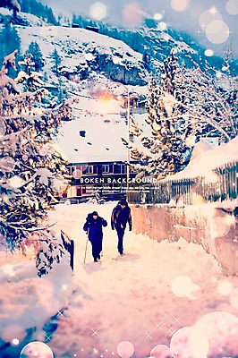 PSD 편집이미지 길 백그라운드 겨울 포토일러 주택 사람 두명 빛 마을 설원 눈 원형 등산객 오르기 보케 눈내림 이미지편집 자연요소 도형 계절 모션 날씨 눈_날씨 건물 등산 파일형식