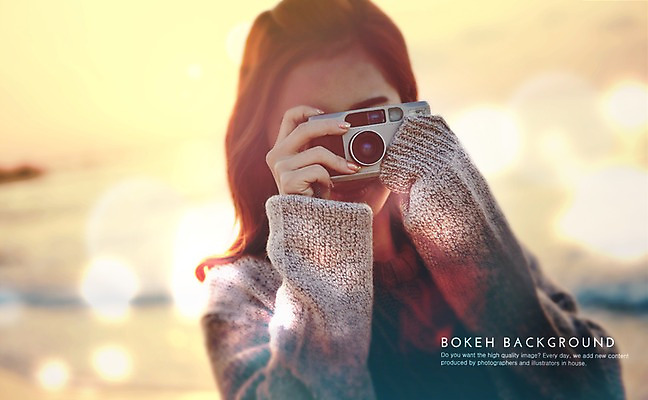 PSD 편집이미지 여자 백그라운드 포토일러 한명 들기 사람 동양인 상반신 앞모습 카메라 사진촬영 한국인 원형 카디건 보케 블러 여자만 여자한명만 이미지편집 도형 1 뷰포인트 모션 인종 전자제품 촬영 외투 파일형식