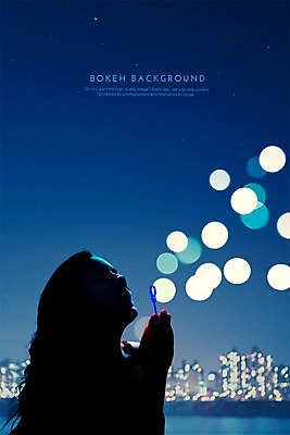 PSD 편집이미지 여자 실루엣 컬러 백그라운드 야경 포토일러 밤하늘 하늘 한명 사람 상반신 파란색 도시 원형 비눗방울 불기 보케 그라데이션 블러 여자만 여자한명만 이미지편집 도형 1 모션 촬영기법 야간 파일형식 풍경_경치