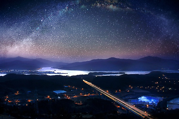 JPG 편집이미지 별 도로 백그라운드 야경 밤하늘 산 사람없음 3D 우주 화려 신비 디지털합성 은하수 디지털아트 이미지편집 편집3D 자연요소 길 컨셉 교통시설 자연 하늘 야간 파일형식 풍경_경치