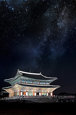 JPG 편집이미지 별 백그라운드 야경 사람없음 3D 우주 화려 신비 디지털합성 경복궁 은하수 근정전 디지털아트 이미지편집 편집3D 자연요소 컨셉 자연 한국 궁전 야간 파일형식 풍경_경치