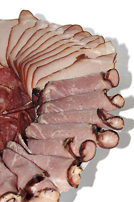 포토 JPG 해외이미지 전통 음식 조각 건조 도마 육류 돼지고기 사람없음 목재 장식 빨간색 주방 저녁식사 소고기 흰색 신선 고명 소시지 맛 아침식사 애피타이저 자르기 햄 슬라이스 베이컨 훈제 살라미 식품점 치유 해외202004 해외포토 나무 컬러 컨셉 식재료 재료 모션 주방용품 상점 식사 가공식품 파일형식 이미지허브