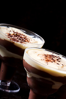 포토 JPG 해외이미지 음식 유리 디저트 사람없음 컵 과자 초콜릿 어둠 신선 달콤 아침식사 크림 칼로리 푸딩 요거트 충동구매 무스 바닐라 막 해외202004 해외포토 식기 재질 유제품 쇼핑 식사 맛 과소비 파일형식 이미지허브