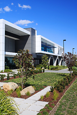 포토 JPG 해외이미지 나무 외관 산업 비즈니스 포장 건축양식 공장 하늘 새로움 사람없음 건물 세로 파란색 사무실 정원 제조 창고 중소기업 해외202004 해외포토 식물 건축물 건축 컬러 컨셉 회사 공업 파일형식 이미지허브