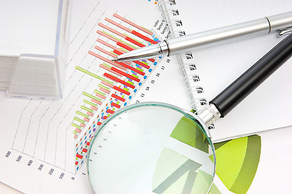 포토 JPG 해외이미지 직업 산업 탁자 그래프 사람없음 사무실 펜 공연 도구 기록 고리 계산 카운트 해외202004 해외포토 가구 비즈니스 이벤트 필기구 파일형식 이미지허브