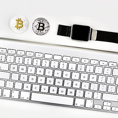 포토 JPG 해외이미지 시계 돈 통신 사람없음 금융 동전 시간 플랫 위험 손목시계 무역 외화 투자 목업 해외202004 해외포토 산업 컨셉 비즈니스 장신구 경제 재산 파일형식 이미지허브