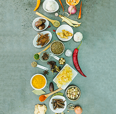 포토 JPG 해외이미지 계절 음식 재료 고추 마늘 종류 요리 사람없음 컬러풀 주방 양념 고수 선택 가루 허브 레시피 후추 생강 강렬 놋쇠 시나몬 강황 해외202004 해외포토 식물 컬러 컨셉 채소 식재료 향신료 파일형식 이미지허브