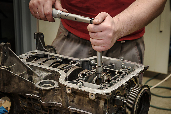 포토 JPG 해외이미지 직업 손 산업 음식 공장 자동차 유리 노동자 관리 사람 사람없음 목재 금속 기계 장비 공구 업무 작업 작업실 수리 만들기 용접 해외202004 해외포토 나무 육상교통 재료 공업 모션 재질 신체부위 도구 파일형식 이미지허브