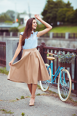 포토 JPG 해외이미지 여자 꽃 행복 도로 여행 나비 신체 자연 하늘 넥타이 휴가 건강 한명 미소 초록색 여름 빛 치마 유행 자전거 일몰 봄 우아함 복고 사이클링 내추럴 무료 옛날 힙스터 해외202004 해외포토 식물 1 잡화 계절 패션 감정 길 컬러 곤충 컨셉 교통시설 하의 표정 사람 노을 바이크 육상스포츠 생태계 파일형식 이미지허브