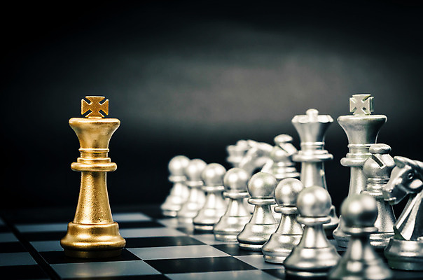 포토 JPG 해외이미지 디자인 조각 백그라운드 컨셉 회사 비즈니스 놀이 성공 왕관 스트레스 아이디어 사람없음 힘 경쟁 도전 게임 우승 황금 체스말 체스 은색 계획 대표 왕 심볼 리더 싸움 전쟁 투자 패배 전략 장군 진행 경영 분실 위기 지능 필승 해외202004 해외포토 직업 컬러 모션 최고 말_게임 파일형식 이미지허브