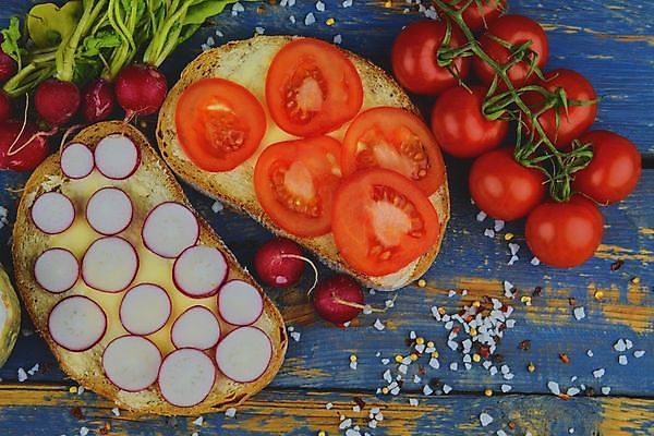 포토 JPG 해외이미지 음식 빵 백그라운드 잎 다이어트 토마토 채소 탁자 샌드위치 건강 종류 요리 사람없음 목재 빨간색 초록색 갈색 요식업 식사 샐러드 흰색 신선 오픈 선택 맛 아침식사 정상 상추 먹기 배고픔 머리위 칼로리 후추 북쪽 버터 점심식사 총각무 해외202004 해외포토 나무 식물 산업 컬러 가구 컨셉 재료 모션 무 방향 향신료 파일형식 이미지허브