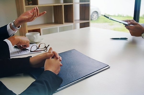 포토 JPG 해외이미지 직업 남자 회사 비즈니스 미래 노동자 사람 앉기 사람없음 식당 모임 업무 비즈니스맨 비즈니스우먼 어플리케이션 질문 종업원 스마트 책상 검색 준비 면접 파일 위치 이력서 자원 고용 인원 지원 채용 후보 해외202004 해외포토 여자 가구 컨셉 모션 상점 구직 작업 직장인 파일형식 이미지허브