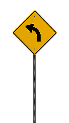 포토 JPG 해외이미지 도로 교통시설 거리 안전 사람없음 노란색 검은색 흰색 변화 위험 방향 심볼 사인 흰배경 도로표지판 경고문 고립 되감기 카피스페이스 해외202004 해외포토 길 컬러 백그라운드 교통 컨셉 경고 공백 표지판 시설 파일형식 이미지허브