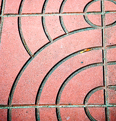 포토 JPG 해외이미지 아시아 선 섬 여행 백그라운드 십자가 패턴 태국 추상 바닥 주택 그림자 사람없음 빨간색 파란색 빛 갈색 마을 검은색 회색 흰색 도시 만 점 얼룩 사찰 도자기 구멍 보행로 닫기 질감 방콕 단계 빈털터리 깨짐 콘크리트 화창 해외202004 해외포토 나라 길 컬러 컨셉 무늬 종교건축 모션 날씨 건물 파일형식 이미지허브