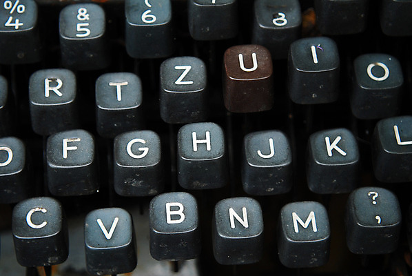 포토 JPG 해외이미지 캐릭터 알파벳 백그라운드 텍스트 열쇠 사람없음 사무실 금속 검은색 기계 장비 수확 골동품 키보드 업무 원형 기자 신문 뉴스 닫기 편지 작가 복고 타자기 타입 구식 그런지 옛날 조작 해외202004 해외포토 도형 직업 영어 컬러 농업 비즈니스 모션 재질 간행물 작업 파일형식 이미지허브