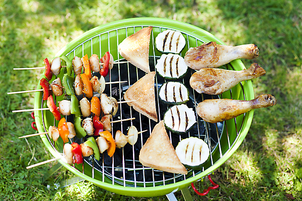 포토 JPG 해외이미지 음식 채소 불 양파 육류 돼지고기 옥수수 요리 사람없음 야외 빨간색 초록색 소풍 파티 정원 식사 저녁식사 치킨 버섯 기계 장비 튀김 뜨거움 꼬치 맛 그릴 바비큐 난방기 굽기 준비 후추 숯 점심식사 케밥 해외202004 해외포토 자연요소 컬러 컨셉 식재료 주방용품 곡류 이벤트 야외활동 구이 향신료 난방용품 닭고기요리 파일형식 이미지허브