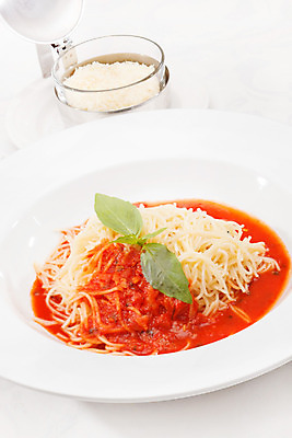 포토 JPG 해외이미지 전통 접시 음식 토마토 재료 탁자 서브 파스타 건강 스파게티 요리 사람없음 식사 저녁식사 이탈리아 사발 닫기 맛 지중해 먹기 허브 레시피 바질 해외202004 해외포토 식물 식기 유럽 바다 가구 컨셉 채소 모션 서양음식 사기그릇 파일형식 이미지허브