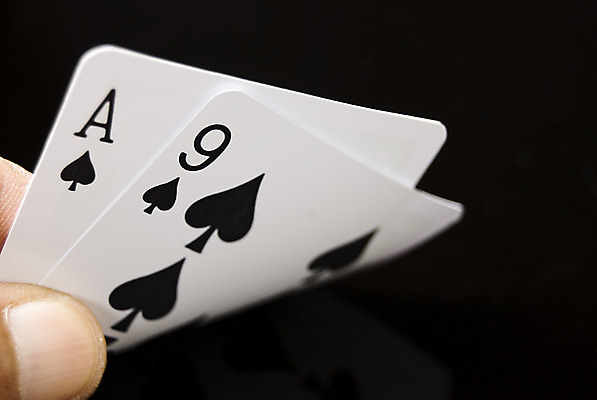 포토 JPG 해외이미지 손 검은배경 사람없음 가로 컬러풀 9 행운 도박 해외202004 해외포토 컬러 백그라운드 컨셉 신체부위 숫자 검은색 파일형식 이미지허브