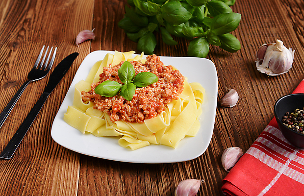 포토 JPG 해외이미지 전통 접시 음식 백그라운드 잎 토마토 재료 부분 치즈 함께함 파스타 마늘 스파게티 육류 요리 사람없음 목재 빨간색 초록색 주방 식당 식사 저녁식사 이탈리아 흰색 뜨거움 클래식 맛 국수 올리브 바질 점심식사 다진 마카로니 볼로냐 탄수화물 탈리아텔레 해외202004 해외포토 나무 식물 식기 열매 유럽 컬러 컨셉 채소 식재료 유제품 서양음식 상점 면류 파스타면 파일형식 이미지허브