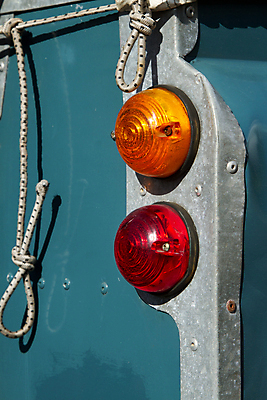 포토 JPG 해외이미지 신체 전등 사람없음 빨간색 파란색 금속 페인트 업무 모서리 코드 지시 오브젝트 해외202004 해외포토 컬러 모션 재질 조명 작업 파일형식 이미지허브