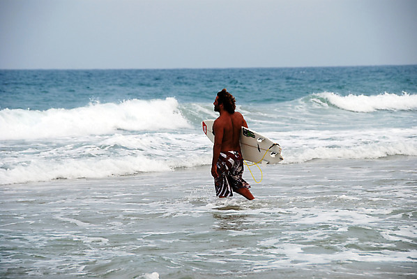 포토 JPG 해외이미지 1 남자 스포츠 파도 바다 포즈 자연 하늘 휴가 휴식 건강 사람 성인 사람없음 물 활발 서핑보드 서핑 터키석 수평선 유일 해외202004 해외포토 자연요소 컨셉 수상스포츠 보드_스포츠 보석 생태계 파일형식 이미지허브