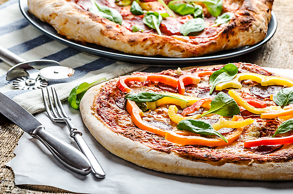 포토 JPG 해외이미지 음식 조각 백그라운드 잎 토마토 채소 피망 치즈 피자 육류 요리 사람없음 목재 빨간색 노란색 식당 식사 저녁식사 이탈리아 껍질 흰색 시골 신선 맛 굽기 지중해 허브 속도 올리브 햄 반죽 후추 시금치 바질 점심식사 고립 모짜렐라치즈 살라미 페퍼로니 해외202004 해외포토 나무 식물 열매 유럽 바다 컬러 컨셉 식재료 재료 유제품 패스트푸드 서양음식 상점 소시지 구이 향신료 파일형식 이미지허브