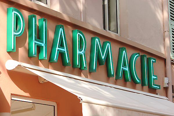 포토 JPG 해외이미지 유럽 산업 벽 건축양식 텍스트 통신 창문 조명 건강 사람없음 야외 건물 초록색 빛 약 상점 정보 프랑스 도시 도움 메시지 약초 편지 약국 심볼 서비스 사인 신호 네온 조제 대각선 프랑스어 돌봄 마약 해외202004 해외포토 문자 건축물 건축 나라 선 컬러 컨셉 의학 모션 풀_식물 만들기 파일형식 이미지허브