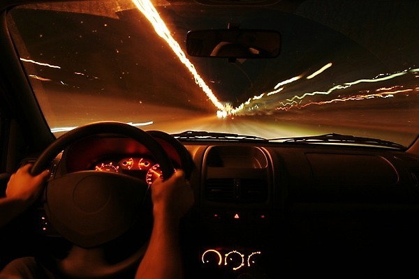 포토 JPG 해외이미지 도로 여행 교통시설 모션 자동차 새로움 사람없음 내부 빛 운전 고속도로 운전사 위험 속도 보험 방법 블러 속도계 자동 제어 해외202004 해외포토 직업 길 육상교통 교통 컨셉 시설 파일형식 이미지허브