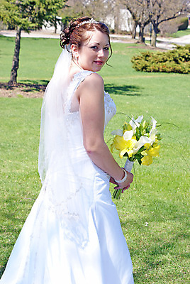 포토 JPG 해외이미지 백인 손 응시 드레스 여자 꽃 행복 얼굴 꽃다발 결혼 신혼부부 결혼식 사랑 한명 사람 성인 세로 유행 흰색 축하 잡기 가운 우아함 팔 해외202004 해외포토 서양인 식물 1 부부 시선 옷 감정 컬러 컨셉 모션 이벤트 신체부위 신혼 파일형식 이미지허브