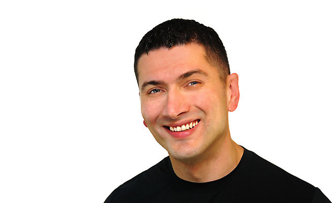 포토 JPG 해외이미지 백인 1 라이프스타일 응시 남자 행복 얼굴 백그라운드 티셔츠 신체 건강 한명 사람 성인 30대 흰색 표현 자신감 검은머리 만족 긍정 고립 해외202004 해외포토 서양인 헤어스타일 시선 감정 컬러 컨셉 셔츠 생활 신체부위 장년 파일형식 이미지허브