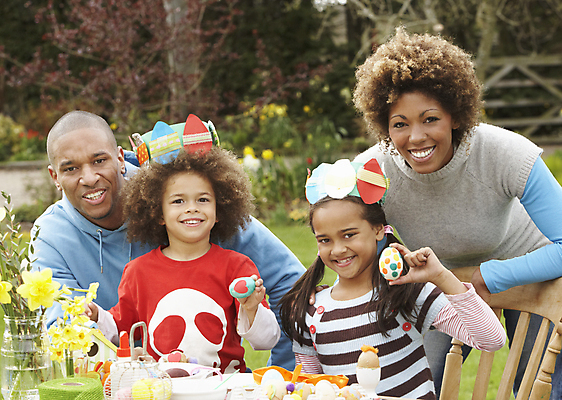 포토 JPG 해외이미지 계절 여자 행복 어린이 밭 가족 엄마 부활절 함께함 웃음 여러명 야외 장식 30대 컬러풀 정원 침묵 봄 그림 흥분 부활절계란 수선화 발견 혼혈 해외202004 해외포토 기념일 꽃 감정 컬러 다수 컨셉 농업 관계 표정 사람 장년 계란 소리 다문화 파일형식 이미지허브
