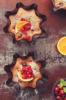 포토 JPG 해외이미지 전통 접시 열매 오렌지 과일 재료 부분 휴가 디저트 사람없음 장식 빨간색 파티 쿠키 케이크 축제 저녁식사 빵집 껍질 체리 달콤 굽기 먹기 호두 레시피 점심식사 크랜베리 타르트 페스츄리 핸드메이드 해외202004 해외포토 식물 식기 음식 빵 컬러 모션 이벤트 상점 식사 견과류 맛 구이 파이_빵 파일형식 이미지허브