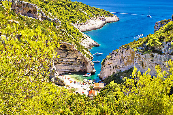 포토 JPG 해외이미지 바다 섬 여행 요트 자연 휴가 산 항해 안테나 파노라마 안전 풍경 사람없음 초록색 물 여름 파란색 태양 항구 하이킹 사막 조약돌 바위 만 보트 암초 크로아티아 석호 내추럴 지질학 터키석 해외202004 해외포토 자연요소 계절 교육 유럽 컬러 배_교통 통신 교통시설 레저 촬영기법 돌_바위 보석 생태계 파일형식 이미지허브